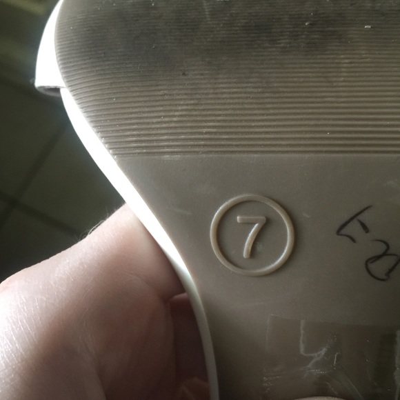 Heels - Picture 4 of 4